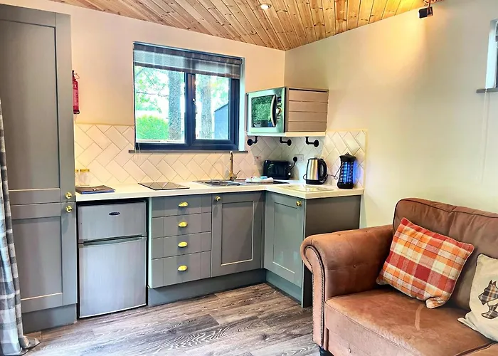 Arc Pod-Hottub-Huntersmoon-Warminster-Bath