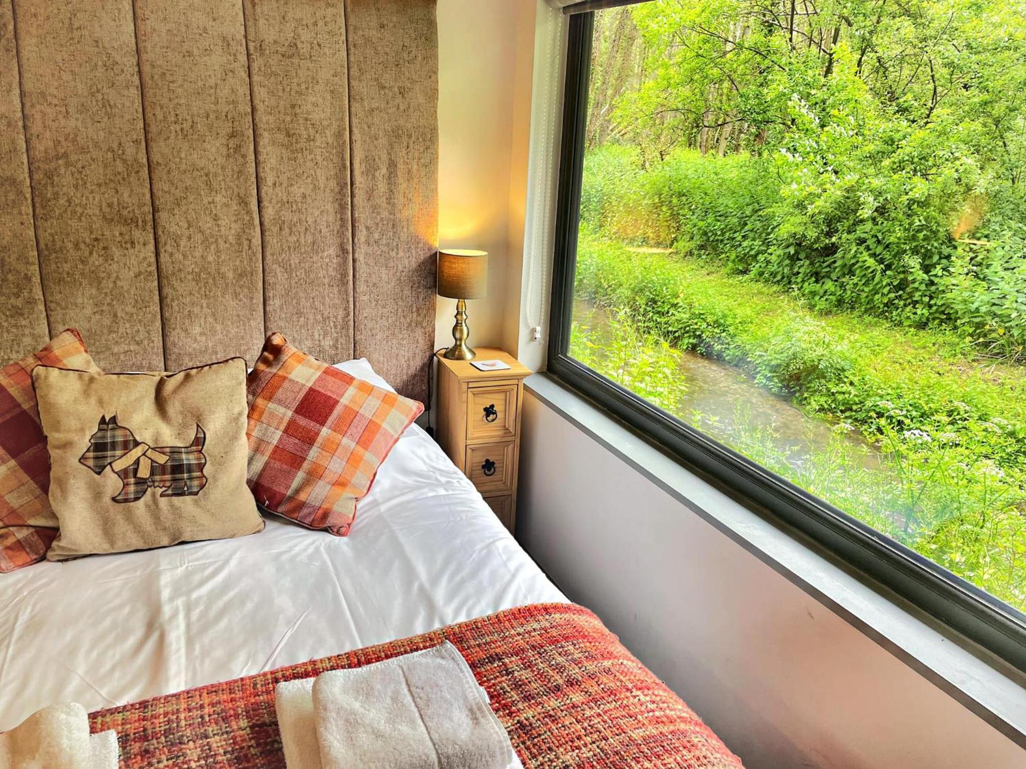 Arc Pod-hottub-huntersmoon-warminster-bath Apartment Warminster