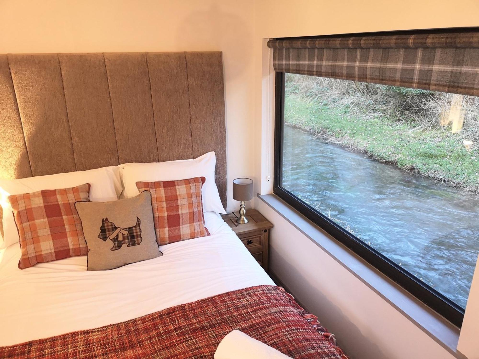 Arc Pod-hottub-huntersmoon-warminster-bath *