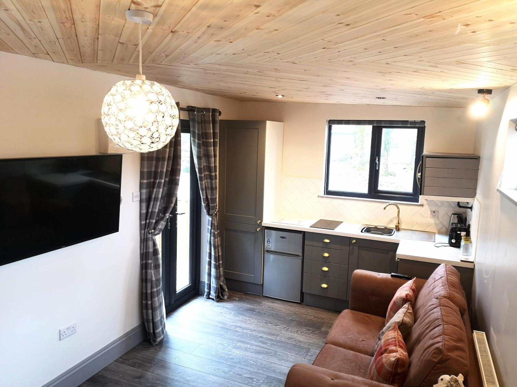Apartment Arc Pod-hottub-huntersmoon-warminster-bath Warminster